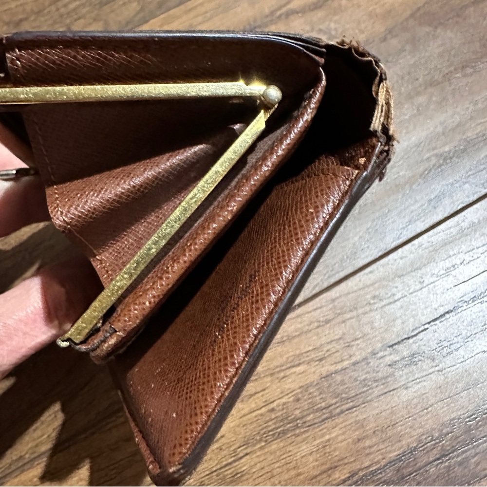 AUTHENTIC Louis Vuitton wallet. Monogram pattern. - Picture 9 of 16